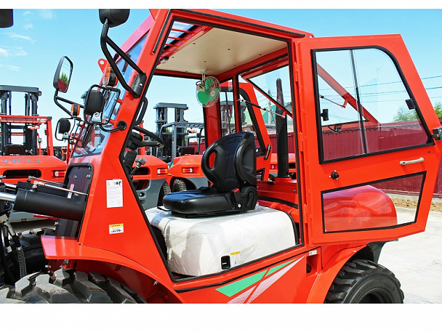 Дизельный погрузчик повышенной проходимости HELI CPCD30